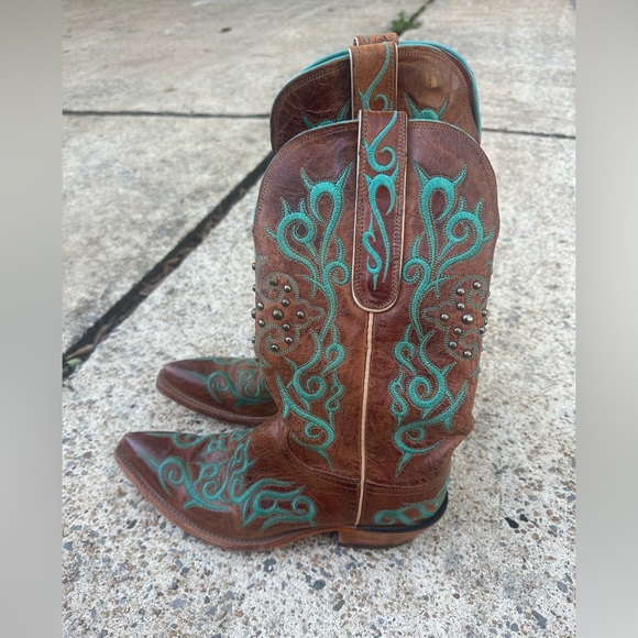 Lucchese Boots N4745 Tan leather. Turquoise thick stitching and studs. Size 7 - Picture 4 of 9
